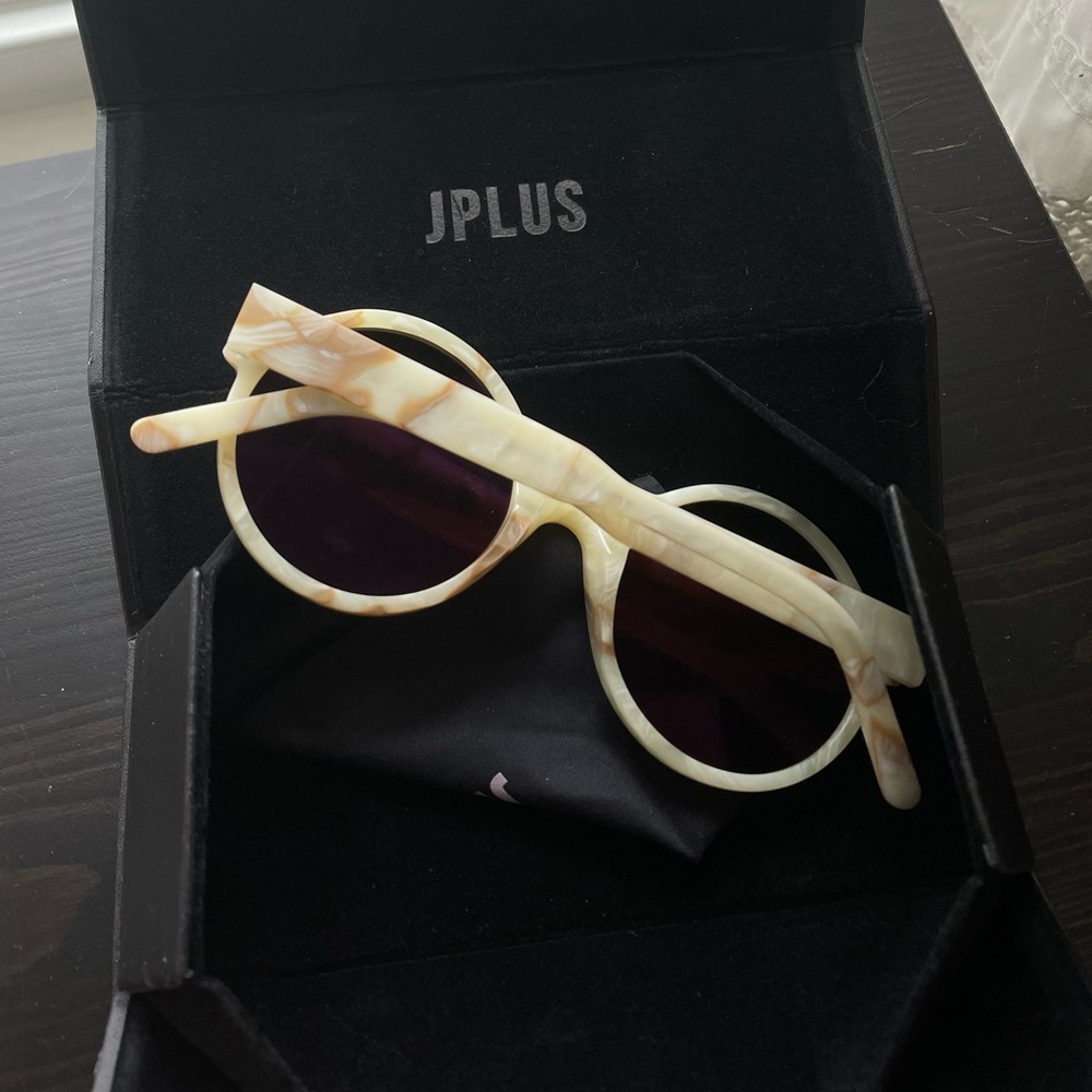 NWOT J PLUS Round Classic 3 Sunglasses - Picture 3 of 4